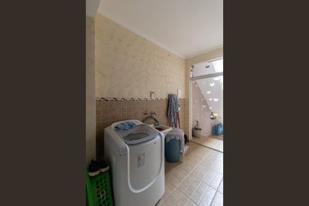 Casa à venda com 300m², 3 quartos e 2 vagas Casa à venda com 300m², 3 quartos e 2 vagasÁrea de Serviço