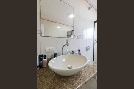 Casa à venda com 300m², 3 quartos e 2 vagas Casa à venda com 300m², 3 quartos e 2 vagasBanheiro Social