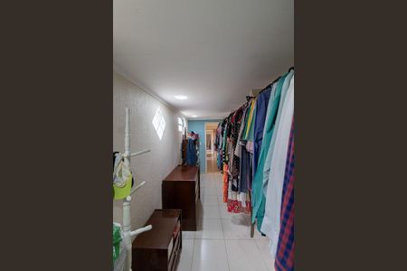 Casa à venda com 300m², 3 quartos e 2 vagas Casa à venda com 300m², 3 quartos e 2 vagasCloset da Suíte