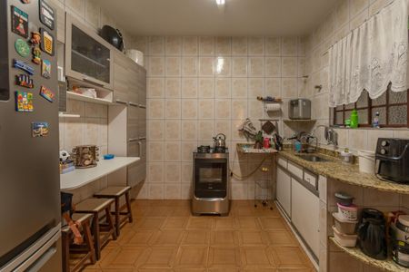 Casa à venda com 180m², 4 quartos e 2 vagas Casa à venda com 180m², 4 quartos e 2 vagasCozinha