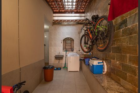 Casa à venda com 180m², 4 quartos e 2 vagas Casa à venda com 180m², 4 quartos e 2 vagasÁrea de Serviço