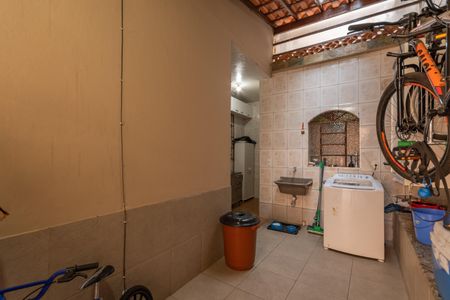 Casa à venda com 180m², 4 quartos e 2 vagas Casa à venda com 180m², 4 quartos e 2 vagasÁrea de Serviço