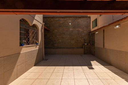 Casa à venda com 180m², 4 quartos e 2 vagas Casa à venda com 180m², 4 quartos e 2 vagasEspaço Gourmet