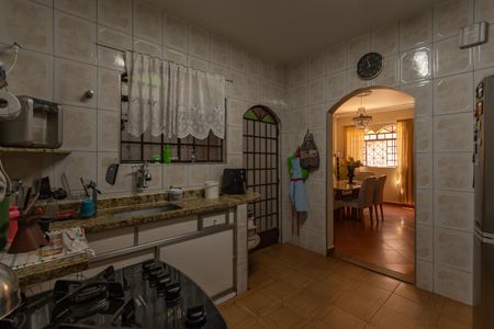 Casa à venda com 180m², 4 quartos e 2 vagas Casa à venda com 180m², 4 quartos e 2 vagasCozinha