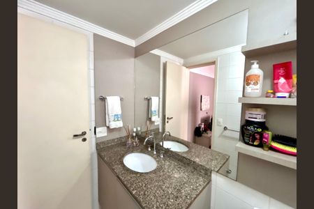 Apartamento à venda com 128m², 3 quartos e 3 vagasBanheiro da Suíte 2