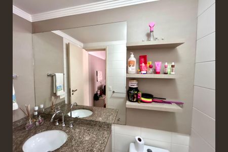 Apartamento à venda com 128m², 3 quartos e 3 vagasBanheiro da Suíte 2