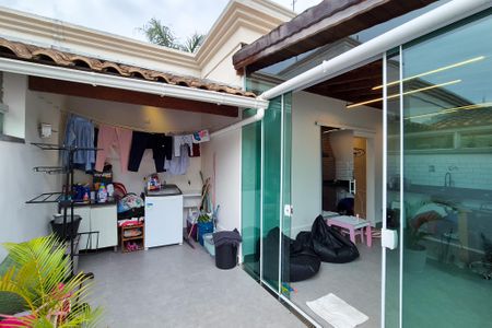 Apartamento à venda com 110m², 2 quartos e 1 vagaÁrea de Serviço