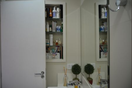 Apartamento à venda com 72m², 2 quartos e 2 vagasBanheiro da Suíte