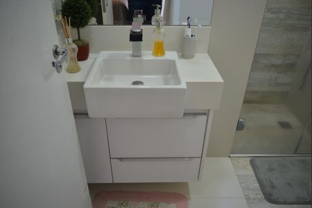 Apartamento à venda com 72m², 2 quartos e 2 vagasBanheiro da Suíte