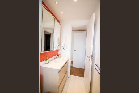 Apartamento à venda com 67m², 2 quartos e 2 vagasBanheiro da Suíte