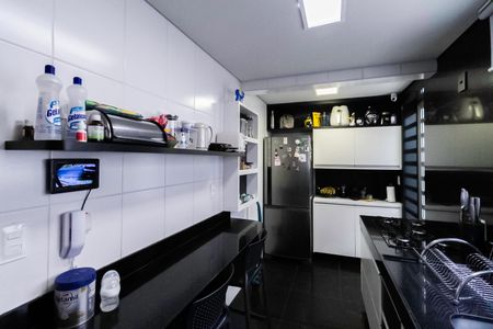 Apartamento à venda com 260m², 4 quartos e 2 vagasCozinha