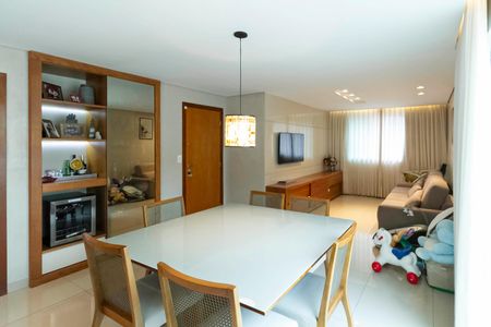 Apartamento à venda com 260m², 4 quartos e 2 vagasSala