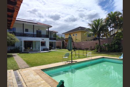 Casa de condomínio à venda com 645m², 4 quartos e 3 vagas Casa de condomínio à venda com 645m², 4 quartos e 3 vagasQuintal