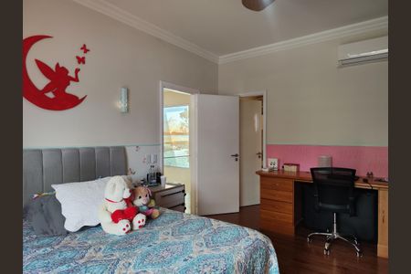 Casa de condomínio à venda com 645m², 4 quartos e 3 vagas Casa de condomínio à venda com 645m², 4 quartos e 3 vagasSuíte 2