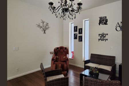 Casa de condomínio à venda com 645m², 4 quartos e 3 vagas Casa de condomínio à venda com 645m², 4 quartos e 3 vagasSala 2