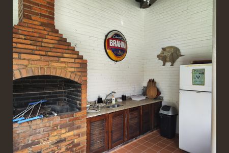 Casa de condomínio à venda com 645m², 4 quartos e 3 vagas Casa de condomínio à venda com 645m², 4 quartos e 3 vagasQuintal