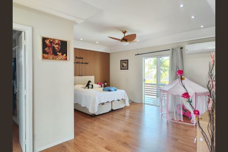 Casa de condomínio à venda com 645m², 4 quartos e 3 vagas Casa de condomínio à venda com 645m², 4 quartos e 3 vagasSuíte 1