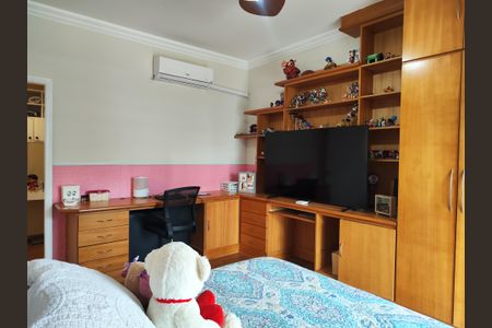 Casa de condomínio à venda com 645m², 4 quartos e 3 vagas Casa de condomínio à venda com 645m², 4 quartos e 3 vagasSuíte 2