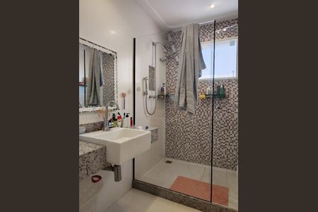 Casa de condomínio à venda com 645m², 4 quartos e 3 vagas Casa de condomínio à venda com 645m², 4 quartos e 3 vagasBanheiro da Suíte 2