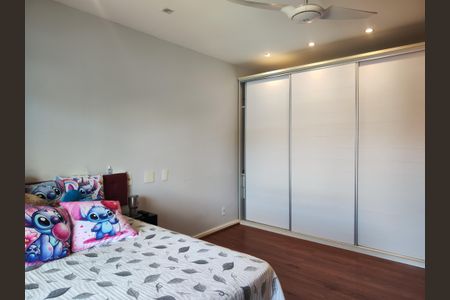 Casa de condomínio à venda com 645m², 4 quartos e 3 vagas Casa de condomínio à venda com 645m², 4 quartos e 3 vagasSuíte 3