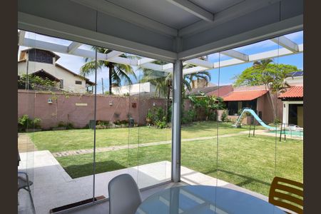Casa de condomínio à venda com 645m², 4 quartos e 3 vagas Casa de condomínio à venda com 645m², 4 quartos e 3 vagasCozinha