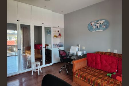 Casa de condomínio à venda com 645m², 4 quartos e 3 vagas Casa de condomínio à venda com 645m², 4 quartos e 3 vagasSuíte 4