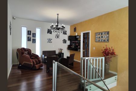 Casa de condomínio à venda com 645m², 4 quartos e 3 vagas Casa de condomínio à venda com 645m², 4 quartos e 3 vagasSala 2