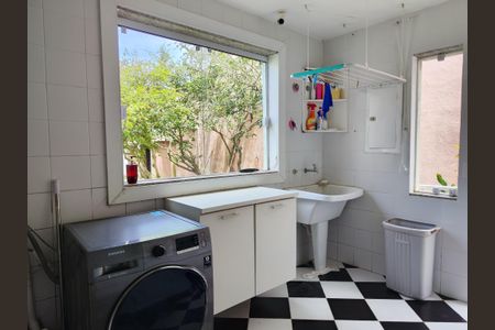 Casa de condomínio à venda com 645m², 4 quartos e 3 vagas Casa de condomínio à venda com 645m², 4 quartos e 3 vagasÁrea de Serviço