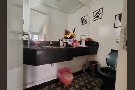 Casa de condomínio à venda com 645m², 4 quartos e 3 vagas Casa de condomínio à venda com 645m², 4 quartos e 3 vagasÁrea de Serviço