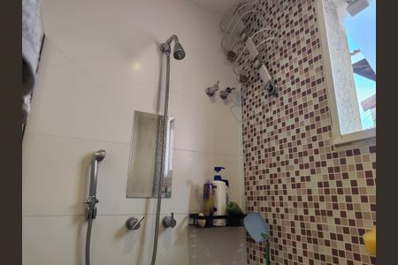 Casa de condomínio à venda com 645m², 4 quartos e 3 vagas Casa de condomínio à venda com 645m², 4 quartos e 3 vagasBanheiro da Suíte 2