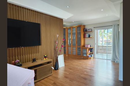 Casa de condomínio à venda com 645m², 4 quartos e 3 vagas Casa de condomínio à venda com 645m², 4 quartos e 3 vagasSuíte 1