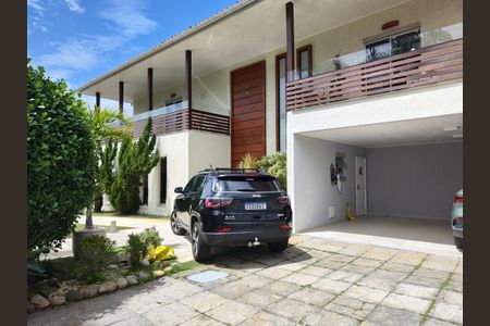 Casa de condomínio à venda com 645m², 4 quartos e 3 vagas Casa de condomínio à venda com 645m², 4 quartos e 3 vagasQuintal