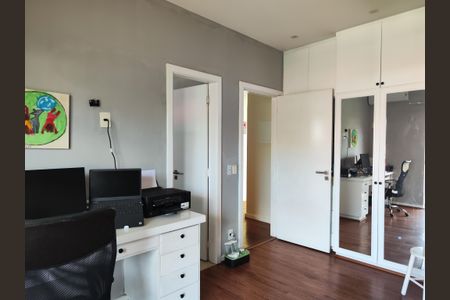 Casa de condomínio à venda com 645m², 4 quartos e 3 vagas Casa de condomínio à venda com 645m², 4 quartos e 3 vagasSuíte 4