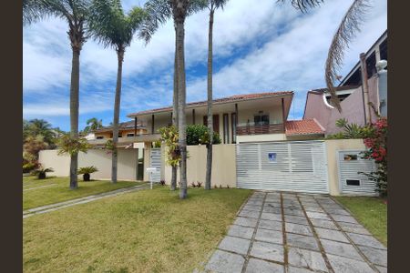 Casa de condomínio à venda com 645m², 4 quartos e 3 vagas Casa de condomínio à venda com 645m², 4 quartos e 3 vagasPlaquinha