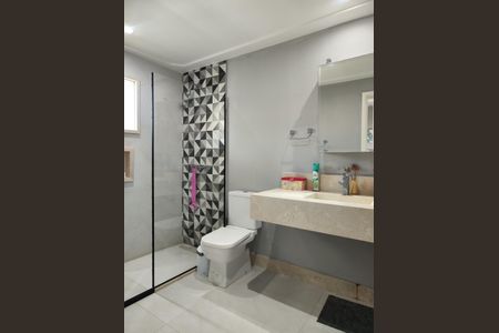 Casa de condomínio à venda com 645m², 4 quartos e 3 vagas Casa de condomínio à venda com 645m², 4 quartos e 3 vagasBanheiro da Suíte 4