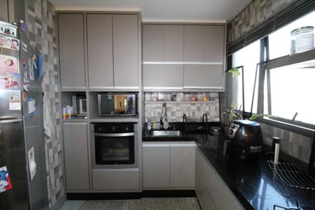 Apartamento para alugar com 210m², 3 quartos e 3 vagasCozinha