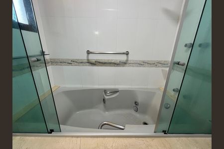 Apartamento para alugar com 175m², 4 quartos e 3 vagas Apartamento para alugar com 175m², 4 quartos e 3 vagasBanheiro