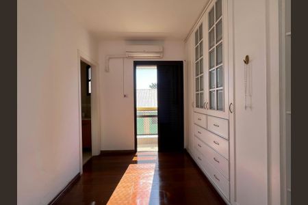 Apartamento para alugar com 175m², 4 quartos e 3 vagas Apartamento para alugar com 175m², 4 quartos e 3 vagasCorredor
