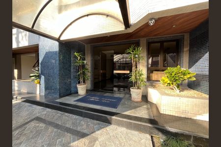 Apartamento para alugar com 175m², 4 quartos e 3 vagas Apartamento para alugar com 175m², 4 quartos e 3 vagasEntrada