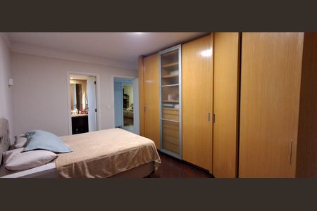 Apartamento à venda com 200m², 4 quartos e 3 vagasSuíte 2