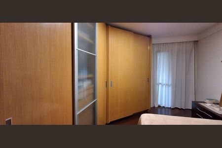 Apartamento à venda com 200m², 4 quartos e 3 vagasSuíte 2