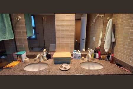 Apartamento à venda com 200m², 4 quartos e 3 vagasBanheiro Suíte 2