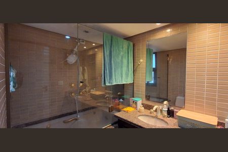 Apartamento à venda com 200m², 4 quartos e 3 vagasBanheiro Suíte 2