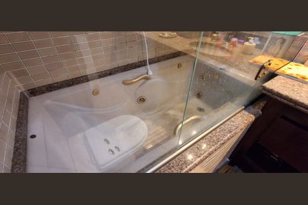 Apartamento à venda com 200m², 4 quartos e 3 vagasBanheiro Suíte 2