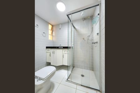 Banheiro de apartamento para alugar com 2 quartos, 75m² em Indianópolis, São Paulo