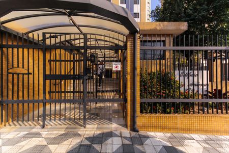 Apartamento à venda com 93m², 3 quartos e 2 vagas Apartamento à venda com 93m², 3 quartos e 2 vagasFachada