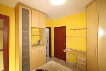 Casa de condomínio à venda com 130m², 3 quartos e 3 vagasQuarto 1