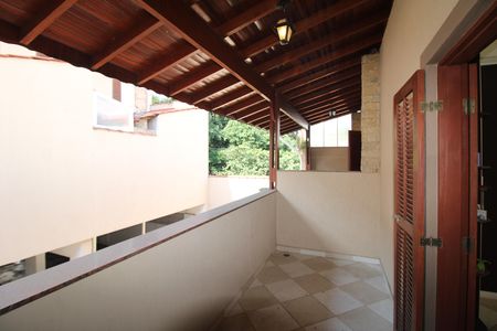 Casa de condomínio à venda com 130m², 3 quartos e 3 vagasQuarto 3 - Varanda