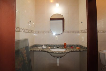 Casa de condomínio à venda com 130m², 3 quartos e 3 vagasBanheiro 2