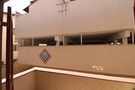 Casa de condomínio à venda com 130m², 3 quartos e 3 vagasQuarto 1 - Varanda